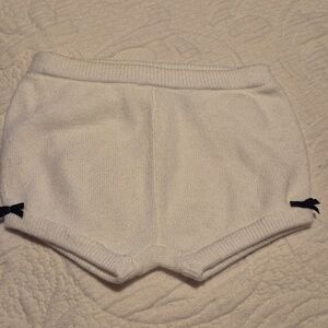 Janie and Jack girls size 0-3 months white knit shorts, blue bows EUC